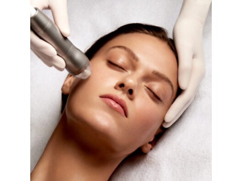 Skaistinanti veido procedūra su vitaminu C (arba fitino rūgštimi),''Dalios grožio studijoje'' Vilniuje